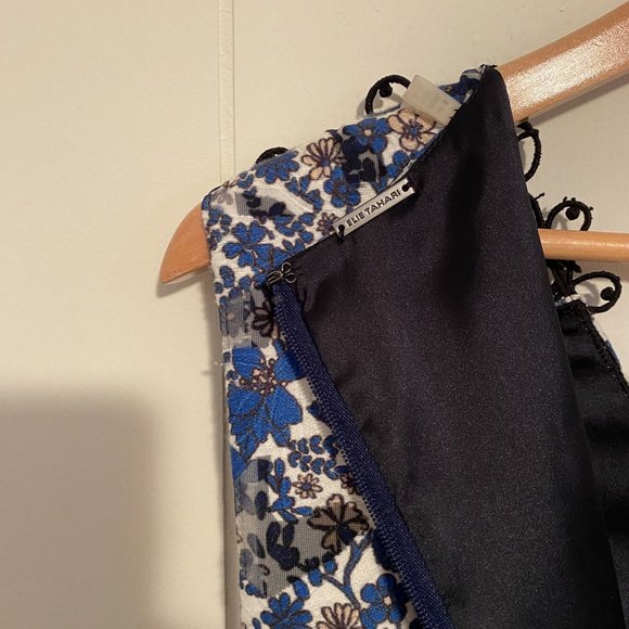 Elie Tahari V-Neck Sleeveless Blue and Black Floral Lace Wren Dress Size 8 - Picture 12 of 13